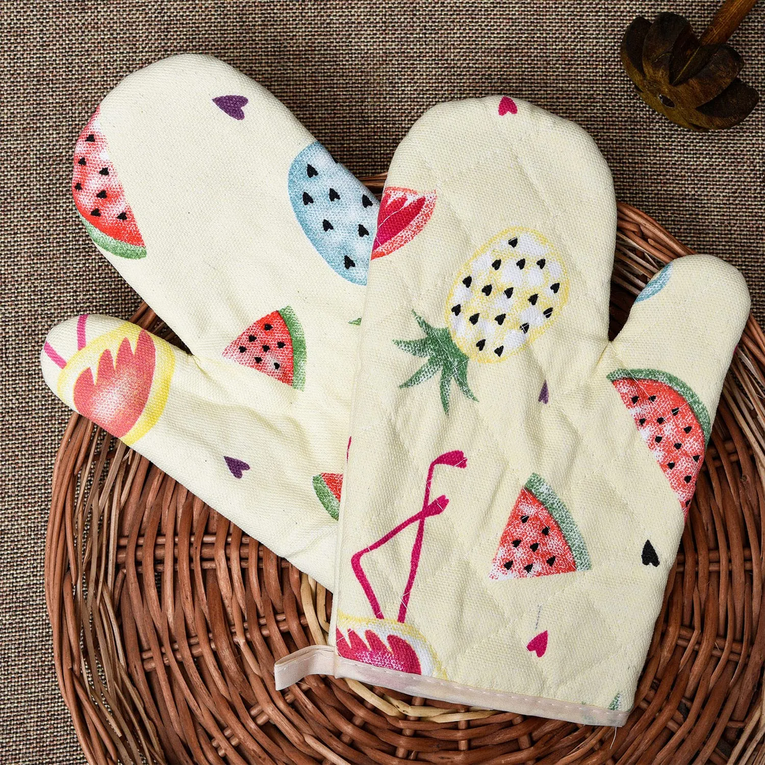 Heart Home Oven Mitts|Cotton Microwave Oven Insulated Gloves|Duck Print Hanging Loop Kitchen Oven|Heat Resistant|Microwave Gloves for Kitchen|1 Pair (Cream)